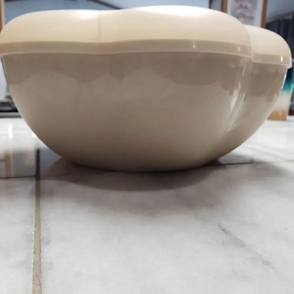 Vintage Tupperware Chip 'n Dip Serving Bowl w/ Tray ~ 1.5 Gal/5.6L Cream